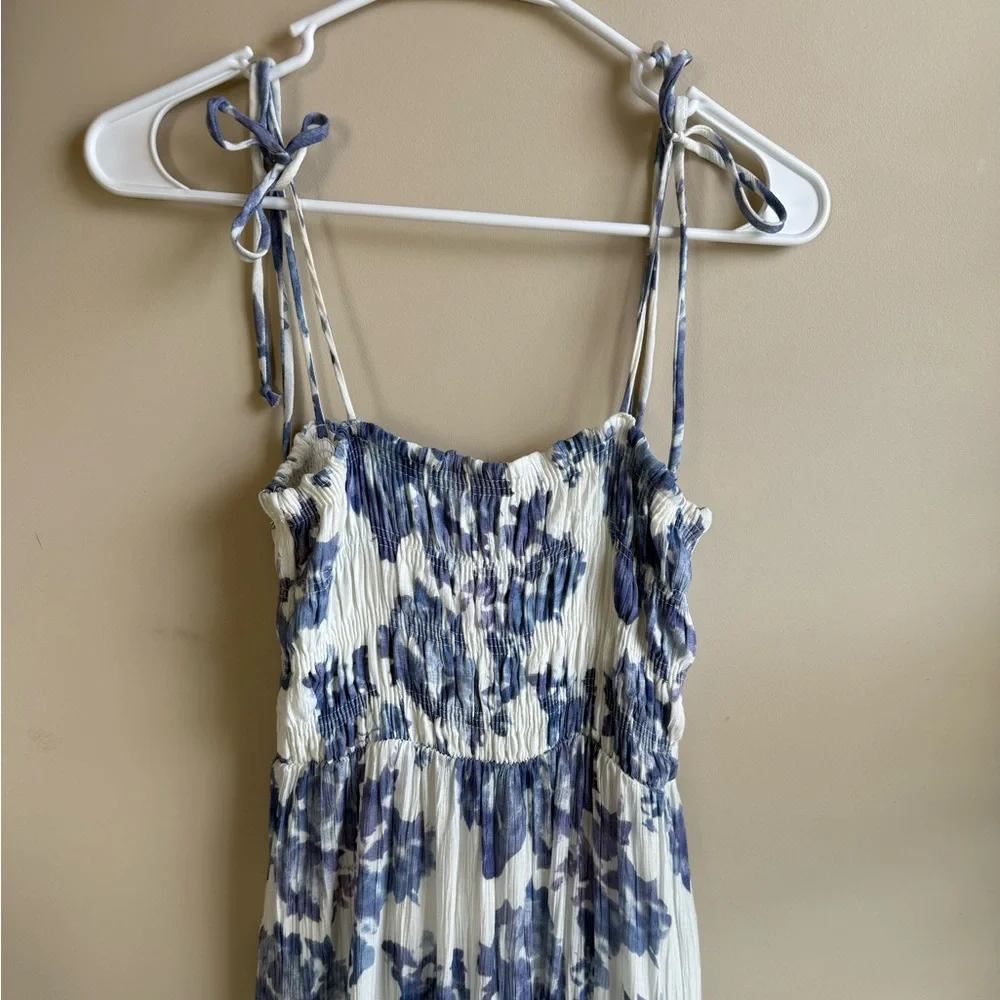 Tie-strap Maxi Dress - Picture 2 of 3